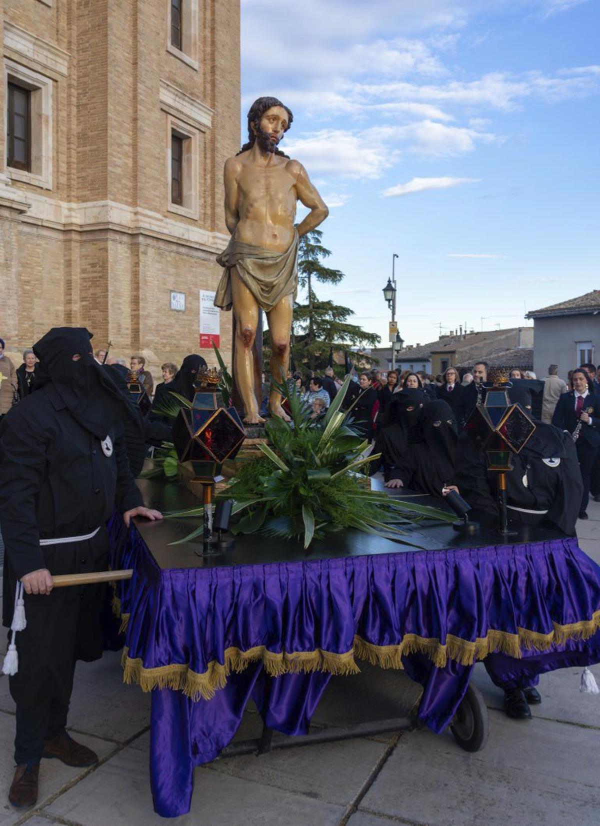 Épila se vuelca cada año con los actos religiosos y civiles. | SERVICIO ESPECIAL