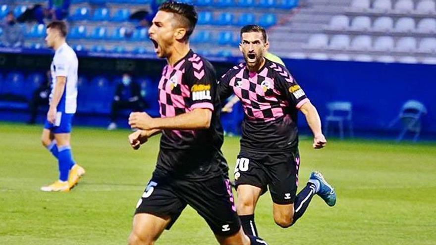 Juan Ibiza, en una foto de archivo, celebra su primer gol con el Sabadell.