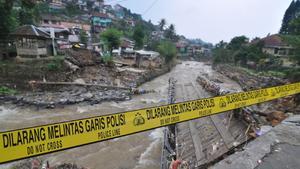 Las lluvias torrenciales de los días previos anegaron de forma extendida nueve municipios y ciudades de Bengkulu. 