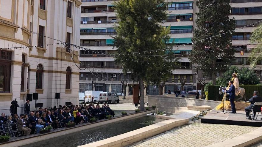 Los Jardines de Diputación acogen el pregón de la Hermandad de Jesús Triunfante