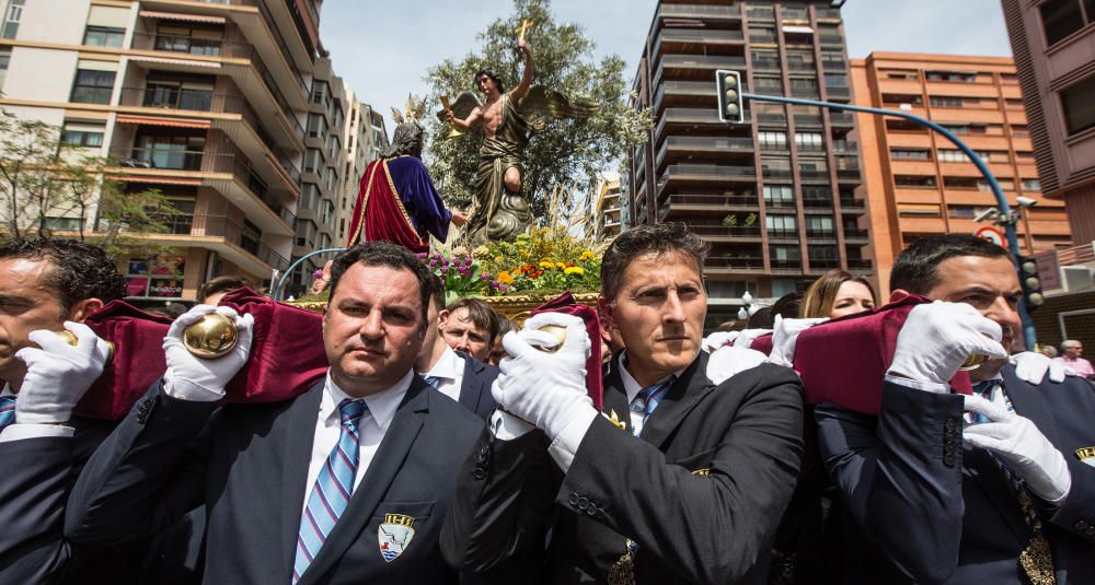 Las calles de Alicante se llenan de fieles en las procesiones del Domingo de Ramos