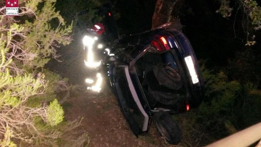 Susto en Chóvar al caer un vehículo por un barranco