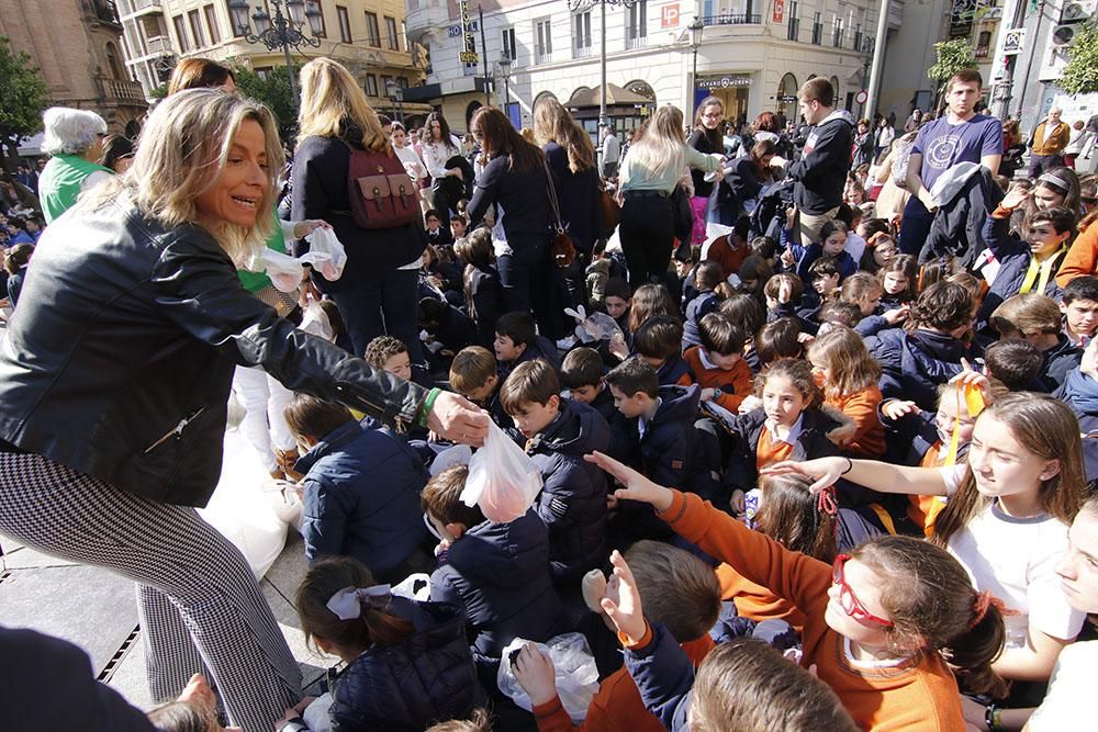 Los escolares hacen una marcha solidaria contra el cáncer