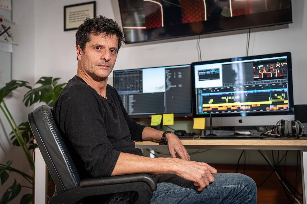 Joel Joan, primer presidente de la Acadèmia del Cinema, en el estudio de montaje de su próxima película 'Escape Room 2'.