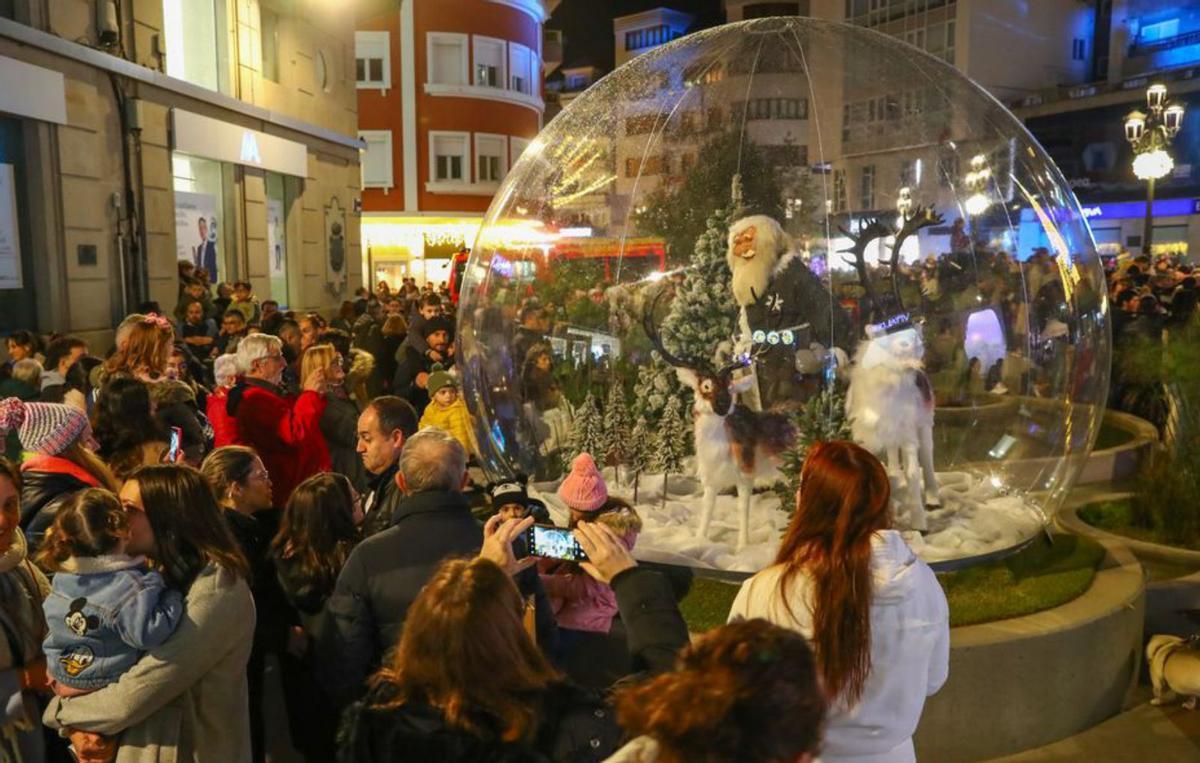 Vilagarcía resplandece a ritmo de luz y villancicos