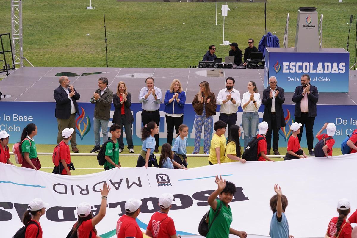 Momento del desfile inaugural de las Escoladas 2026