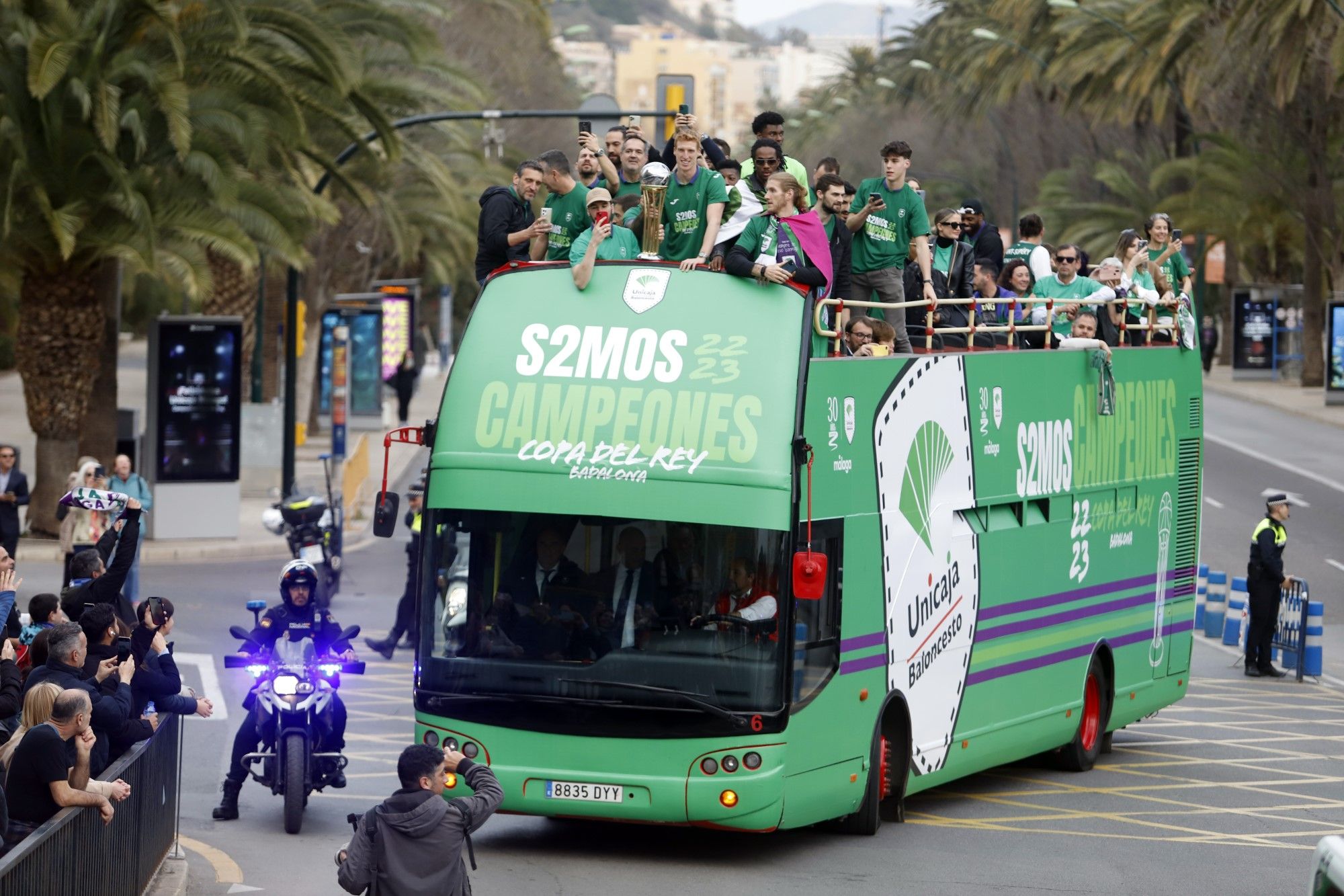 La fiesta del Unicaja, campeón de la Copa del Rey, por las calles de Málaga