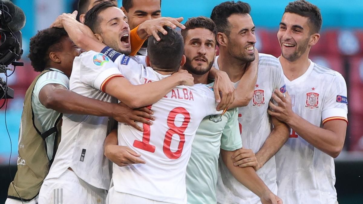 Los jugadores de España celebran uno de los cinco goles que lograron ante Croacia