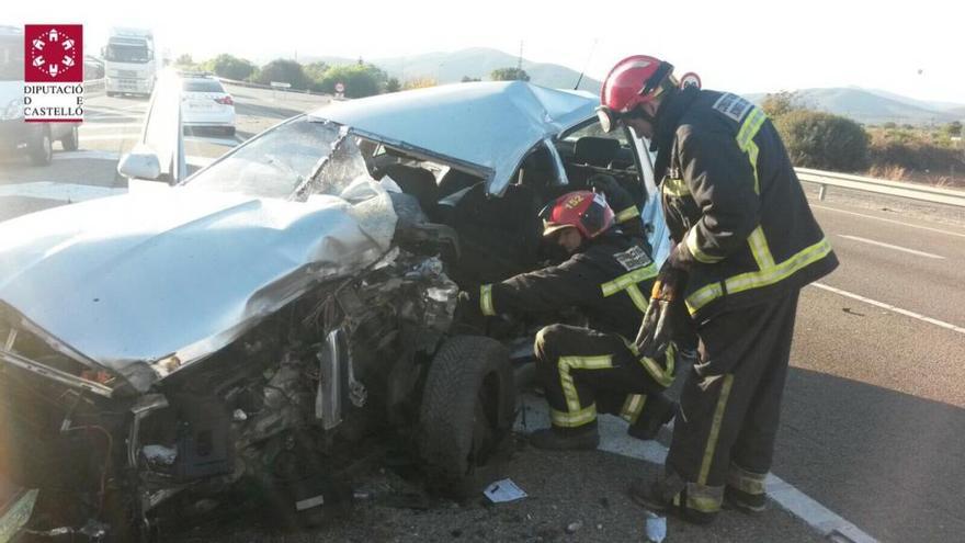 Herida una mujer de 67 años al chocar contra un camión en la N-340