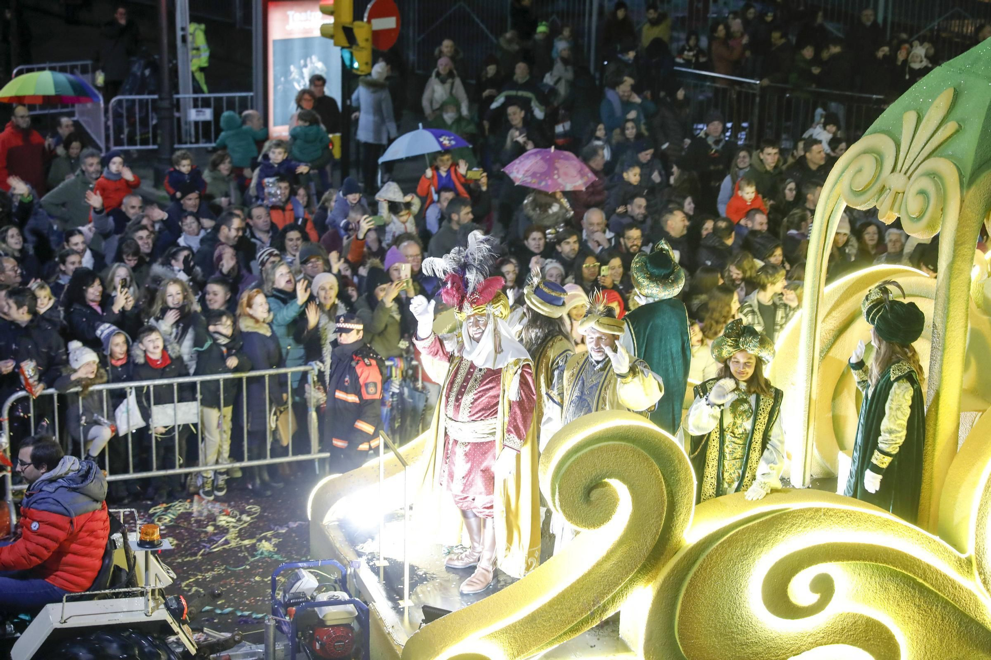 En imágenes: Así fue la cabalgata de Reyes en Gijón