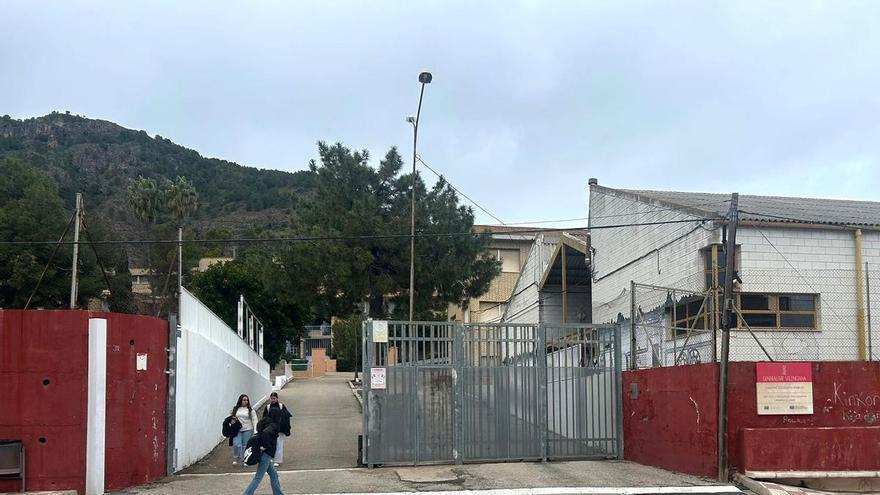 El IES Jaume II el Just de Tavernes de la Valldigna denuncia el cierre del único ciclo de Informática en un radio de 30 km