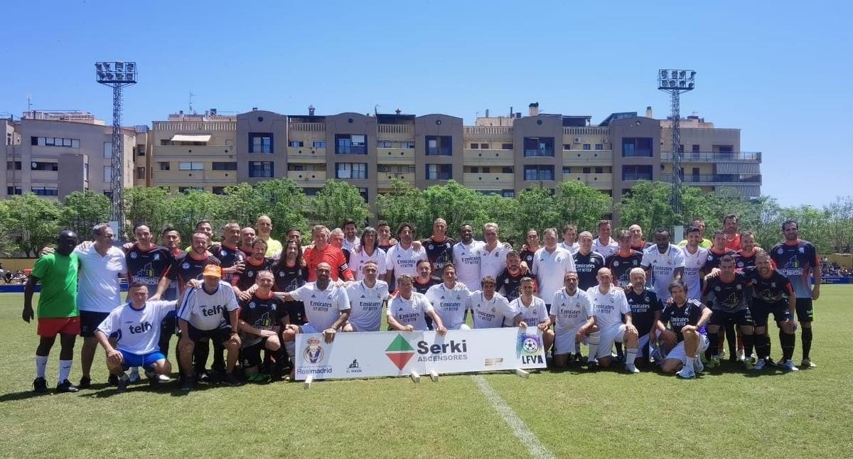 Los veteranos del Real Madrid y de la Liga de Fútbol Veterano de la Provincia de Alicante