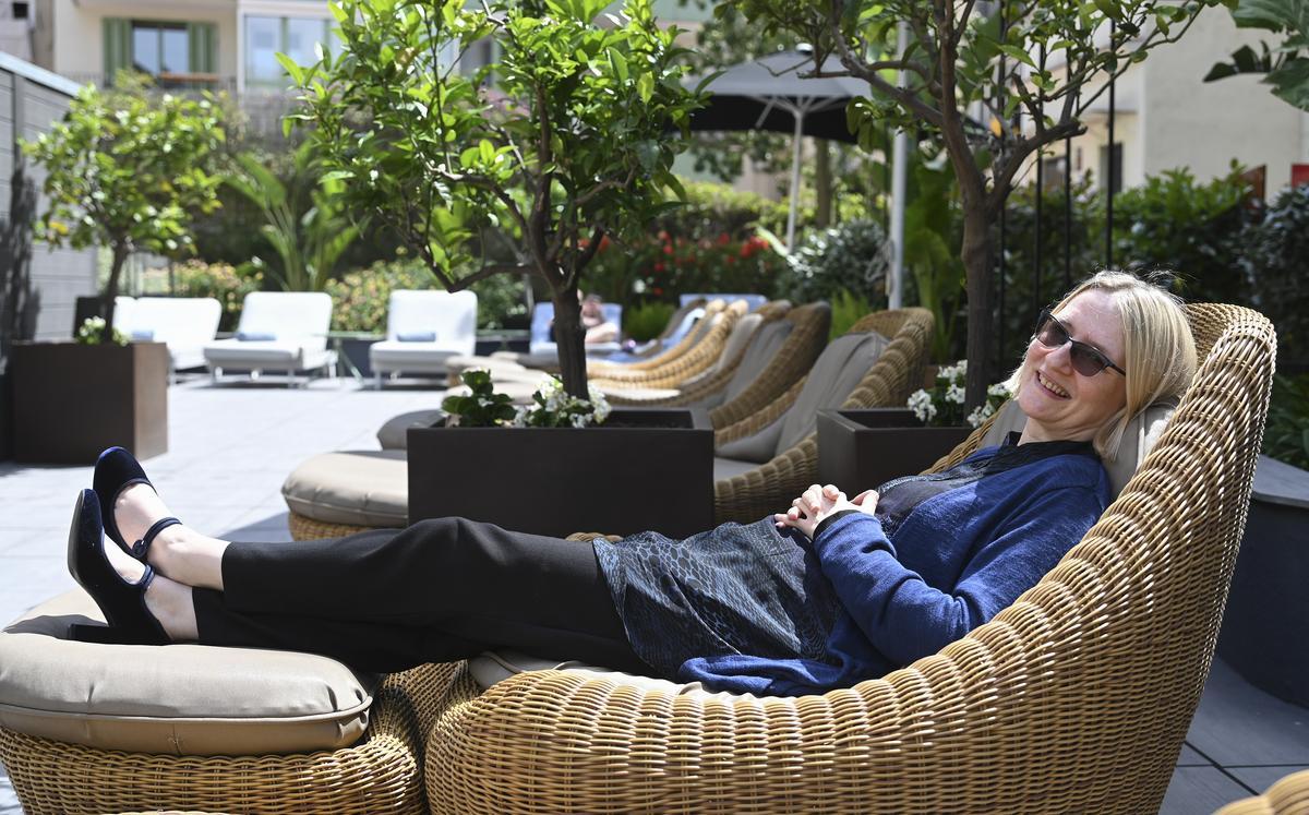 La escritora británica Janice Hallet, en un hotel de Barcelona.