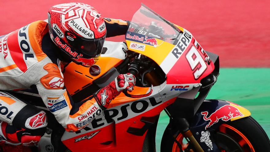 Dovizioso supera a Márquez en la última curva y prolonga su maleficio en Austria