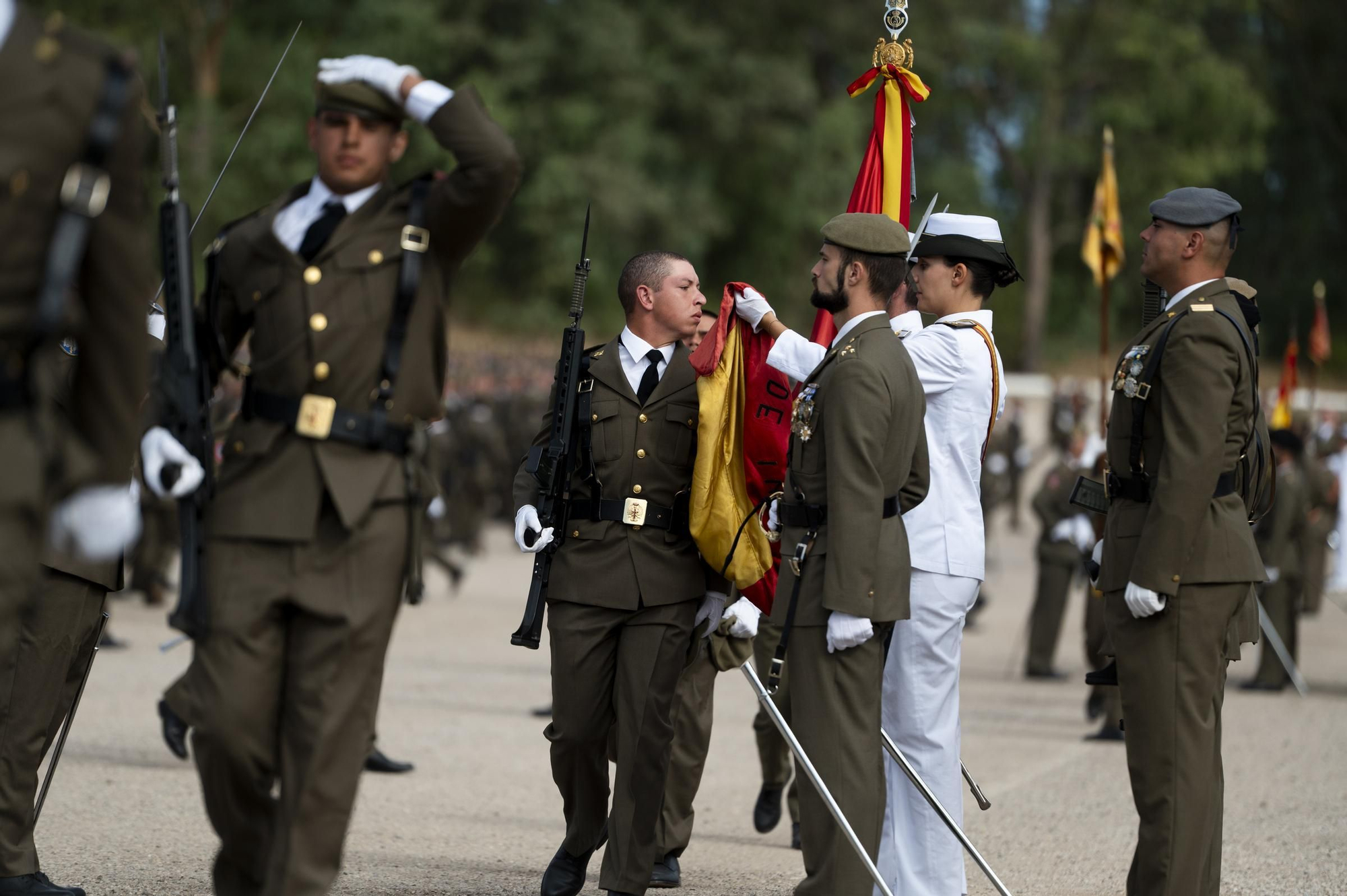 EN IMÁGENES | Multitudinaria jura de bandera en Cáceres con récord de mujeres soldado