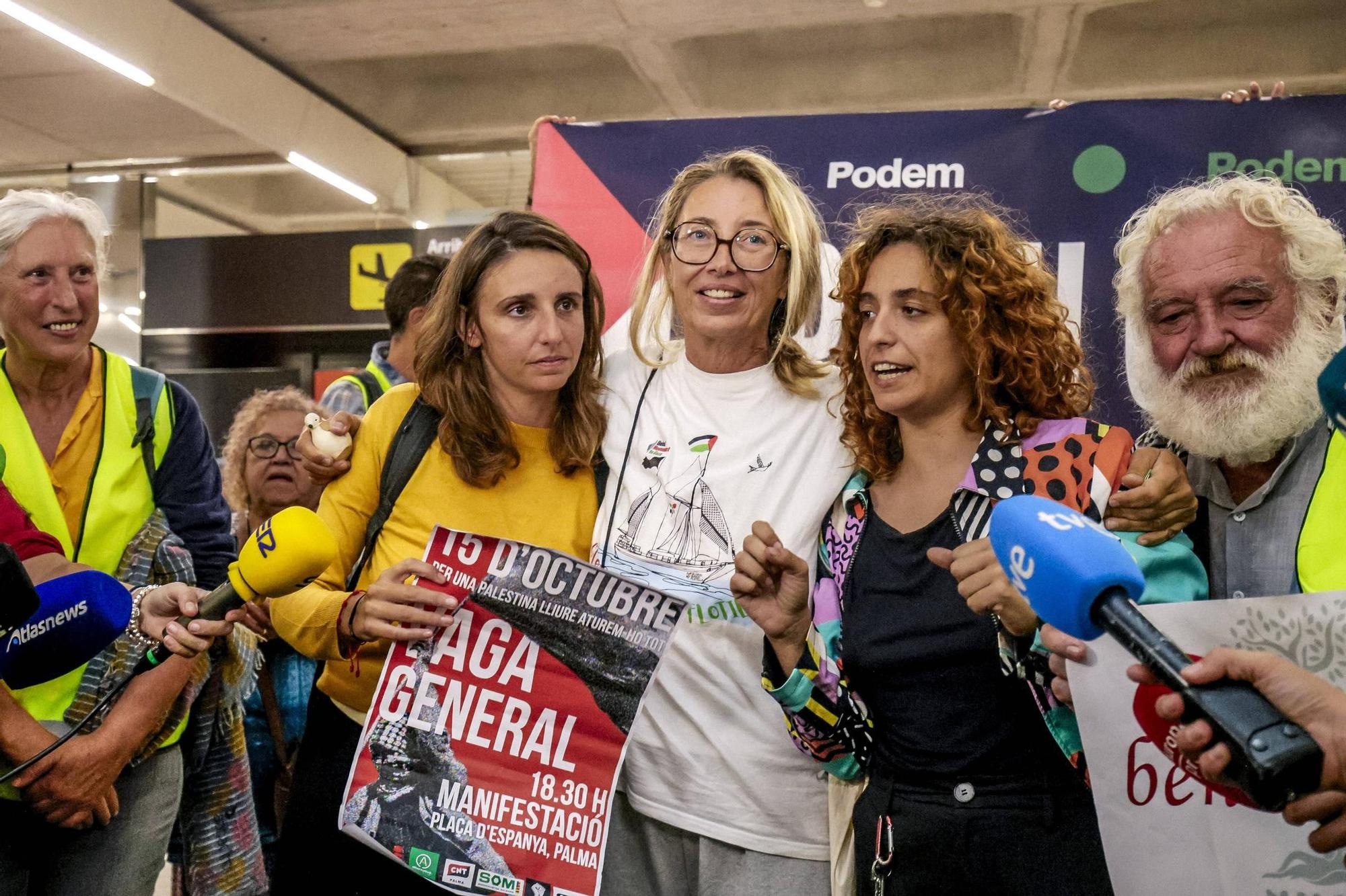 La llegada de Reyes Rigo, Lucía Muñoz y Alejandra Martínez al Aeropuerto de Palma en imágenes