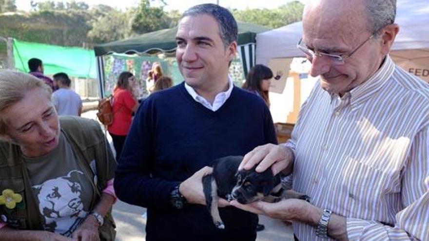 El alcalde de Málaga ha visitado la protectora.