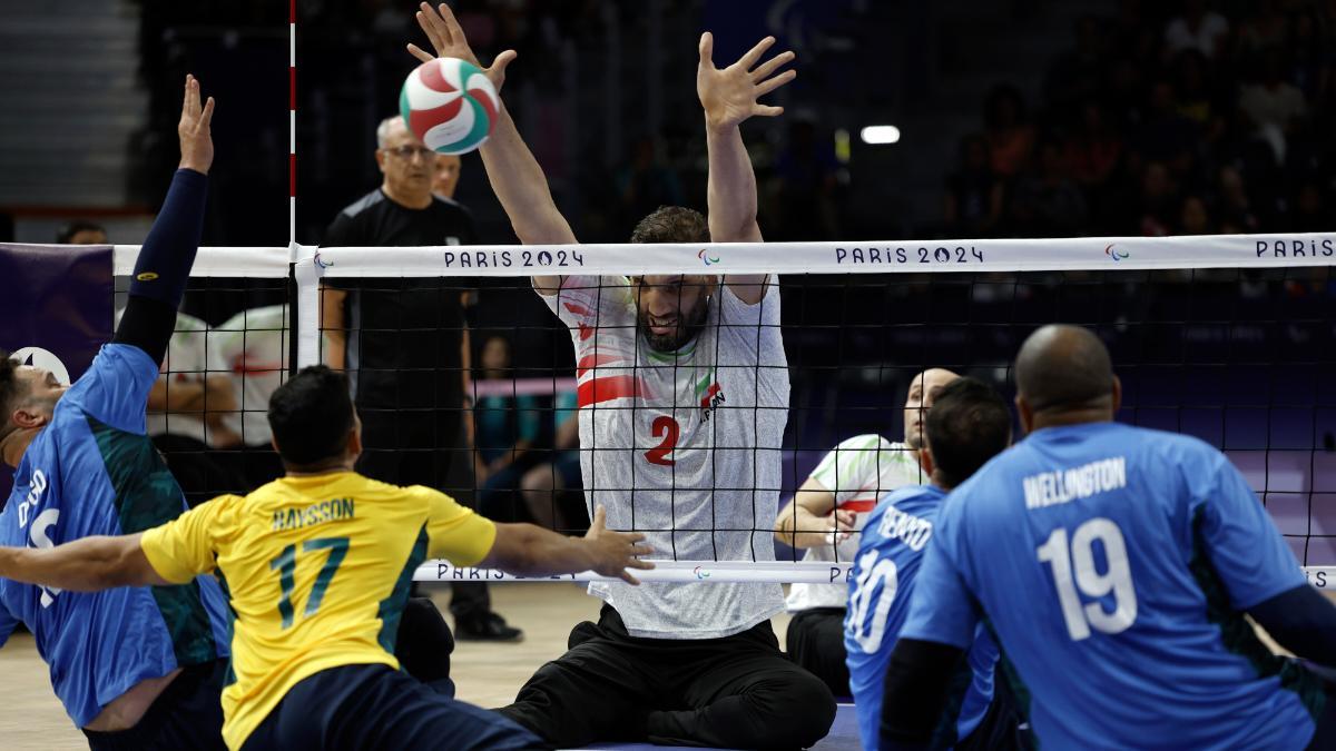 Mehrzadselakjani bloquea durante el partido ante Brasil en los Juegos de París