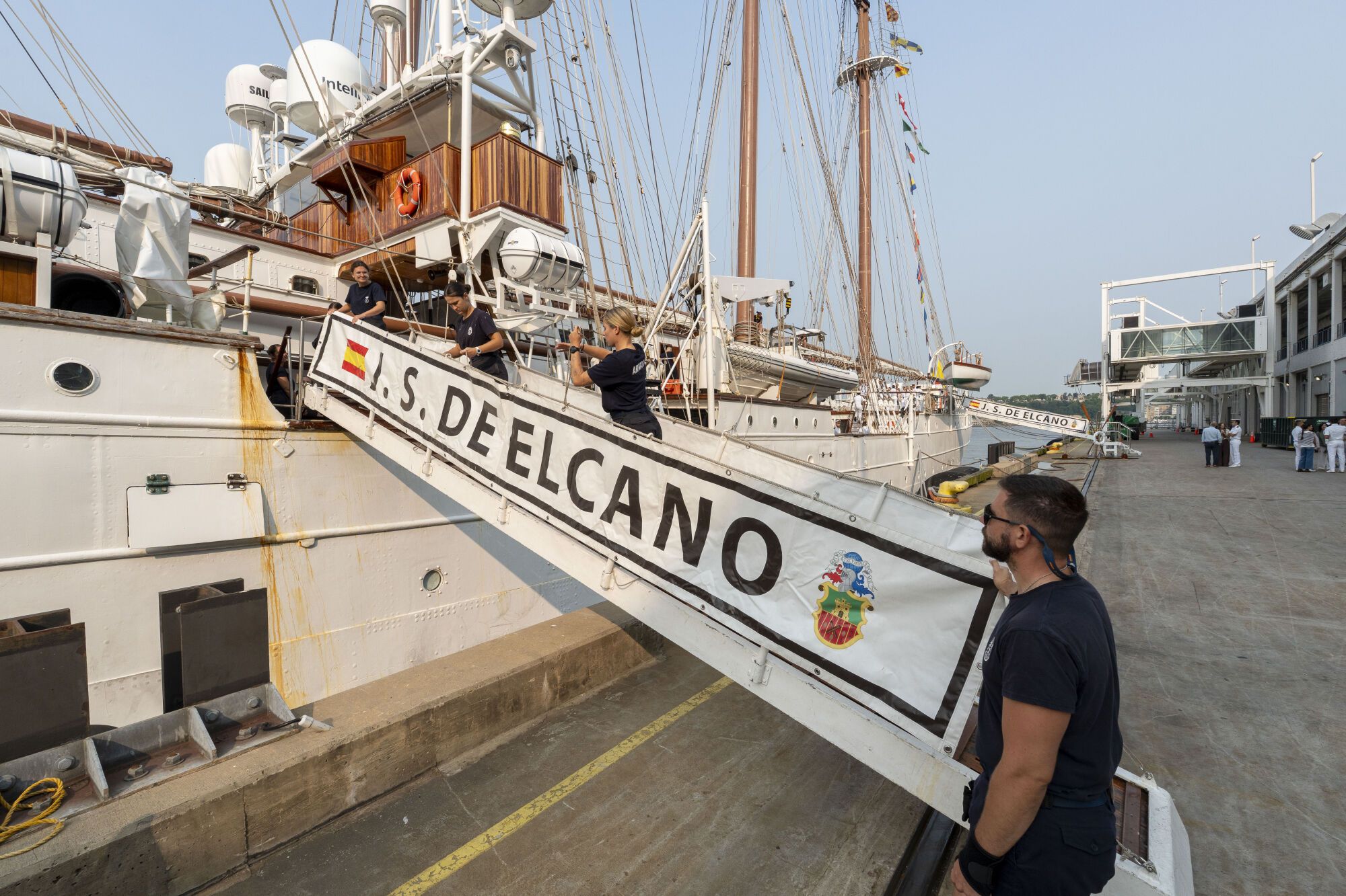 Llegada a Nueva York, EE.UU., del Buque-Escuela de la Armada Juan Sebastián de Elcano, este 4 de junio de 2025. EFE/Ángel Colmenares