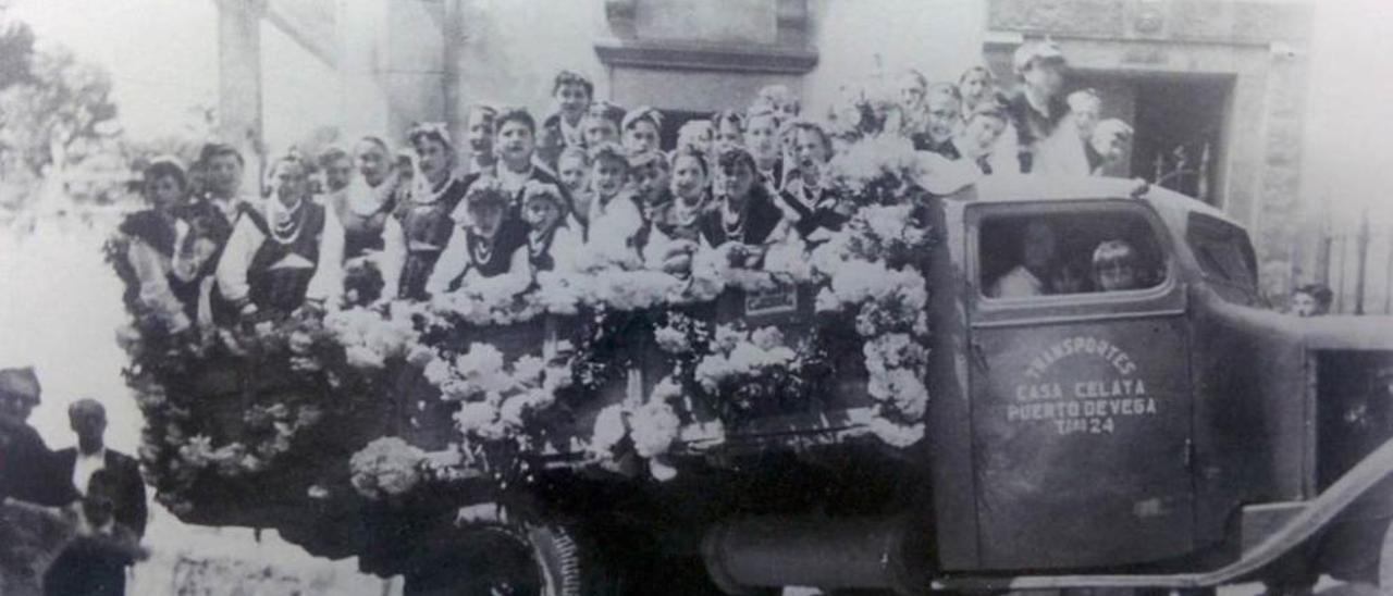 El camión de &quot;Celaya&quot;, como carroza para las fiestas de San Juan de Soirana hacia 1950.