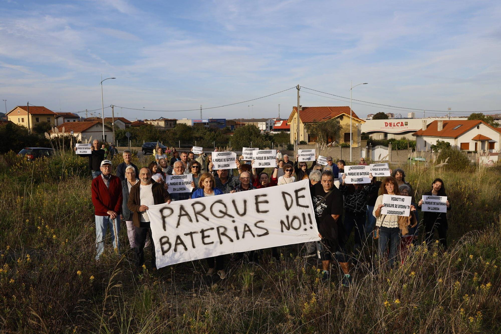 Los vecinos de Tremañes, en pie de guerra contra los parques de baterías (en imágenes)