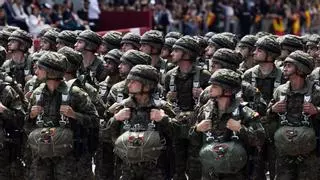El Senado pide elevar el número de militares a 140.000 y pagarles 320 euros más al mes