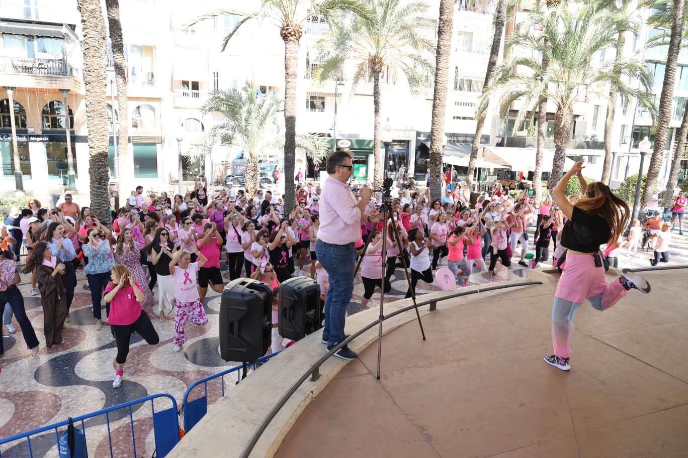 Así ha sido el acto conmemorativo de APAMM en Alicante por Día Internacional contra el Cáncer de Mama