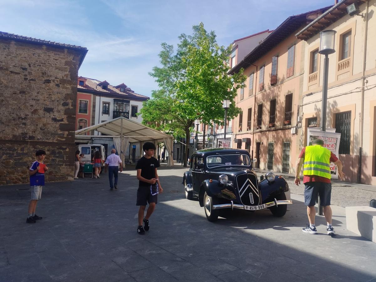 La Concentración de Camiones y Coches Clásicos "Villa de Salas", en imágenes