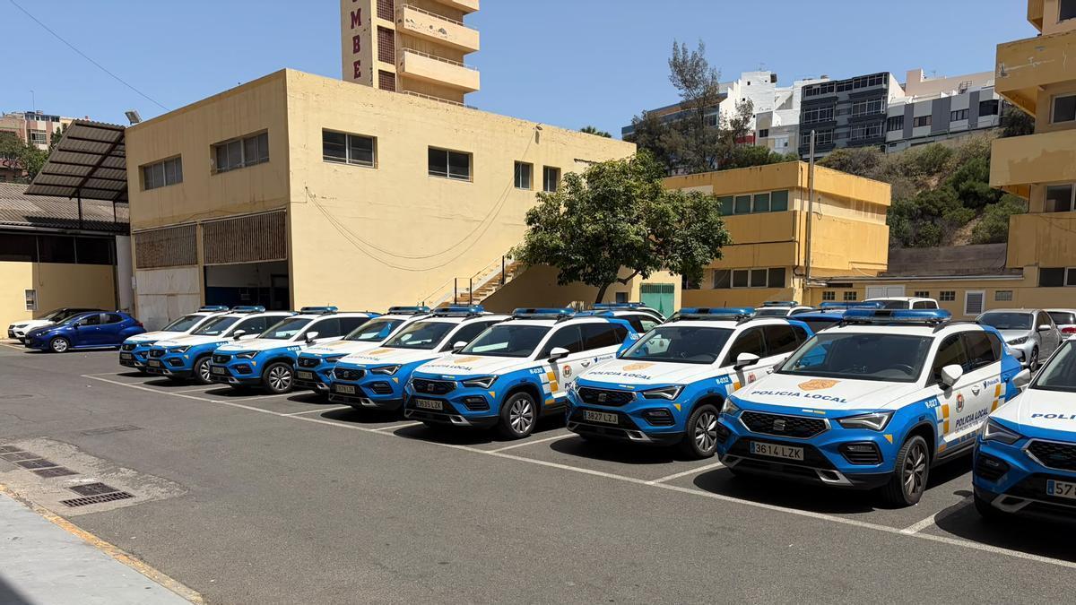 Vehículos de la Policía Local inmovilizados por tener la ITV caducada.