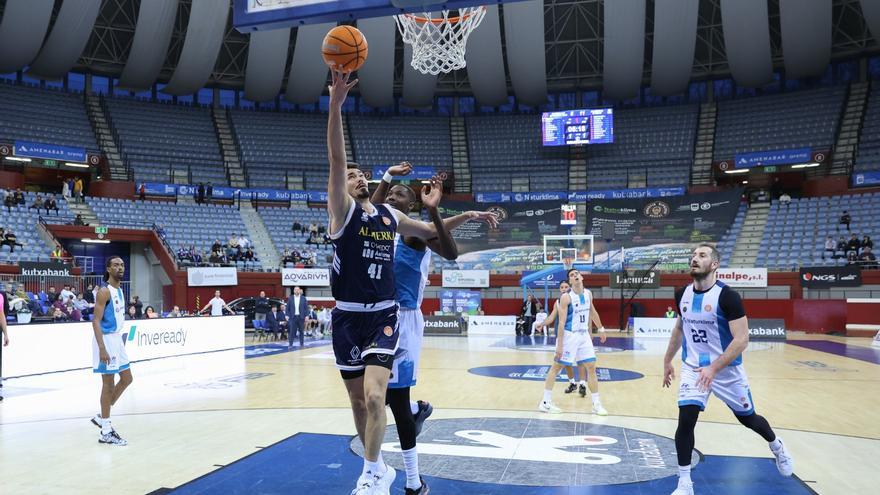 El Alimerka Oviedo Baloncesto lo estropea al final ante el Gipuzkoa Basket (74-69)