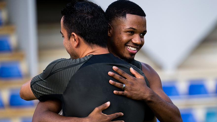 Ansu Fati pisa ya pide el césped de la Ciudad Deportiva