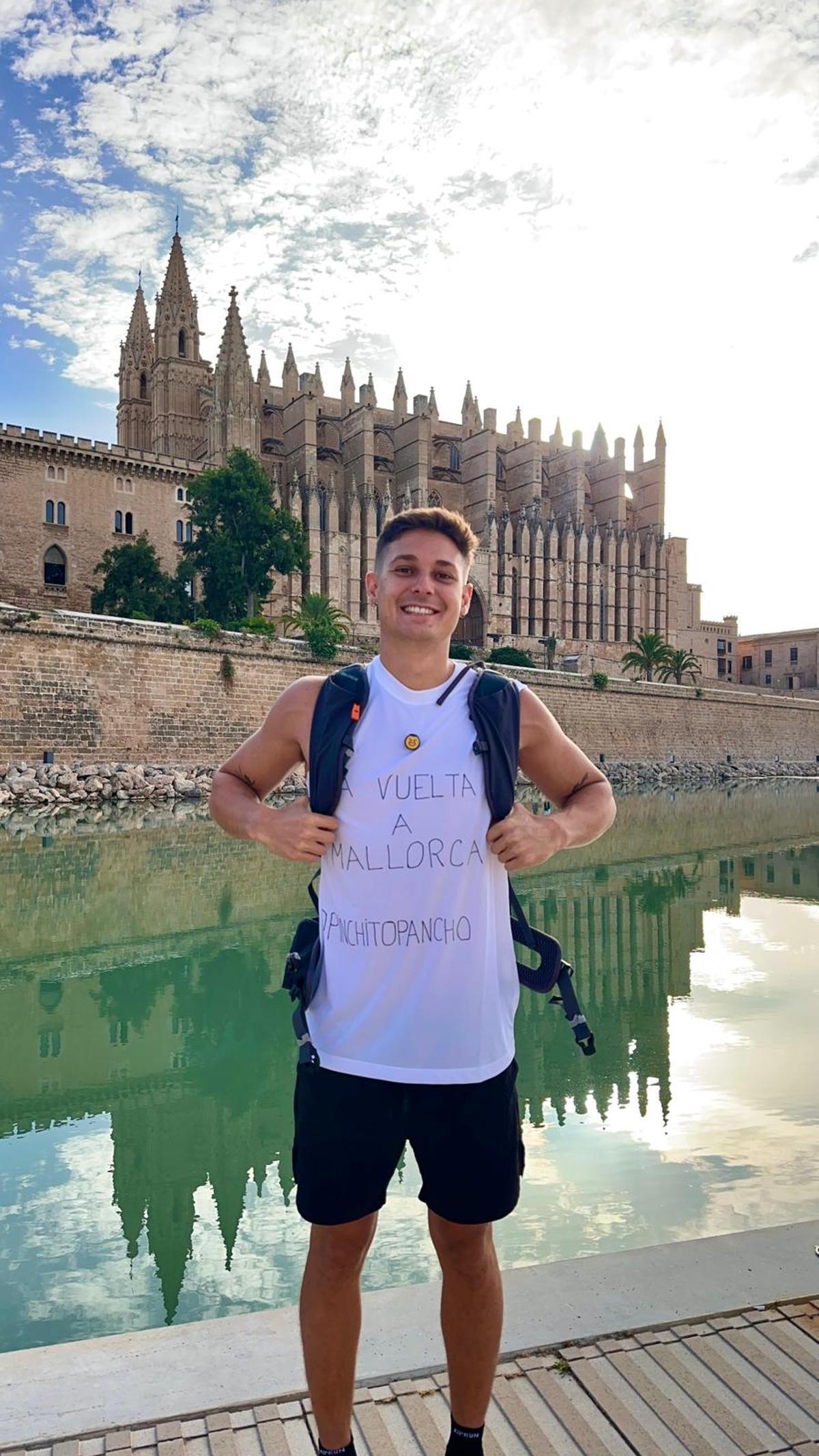 FOTOS | Franco Listorti completa la meitat del repte de fer la volta a Mallorca caminant: «Cada dia costa més aixecar-se»
