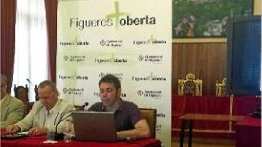 L&#039;organitzador del curs, Jaume Lleixà (dreta), durant la presentació.