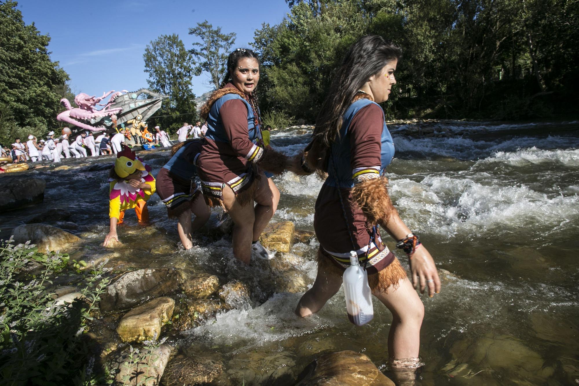 ¿Ganas de fiesta? Así fue el Descenso Folklórico del Nalón de 2019, el último que se celebró... hasta este sábado