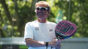 Jorge Martínez, fundador del M3 Padel Center, con las gafas Bikkoa