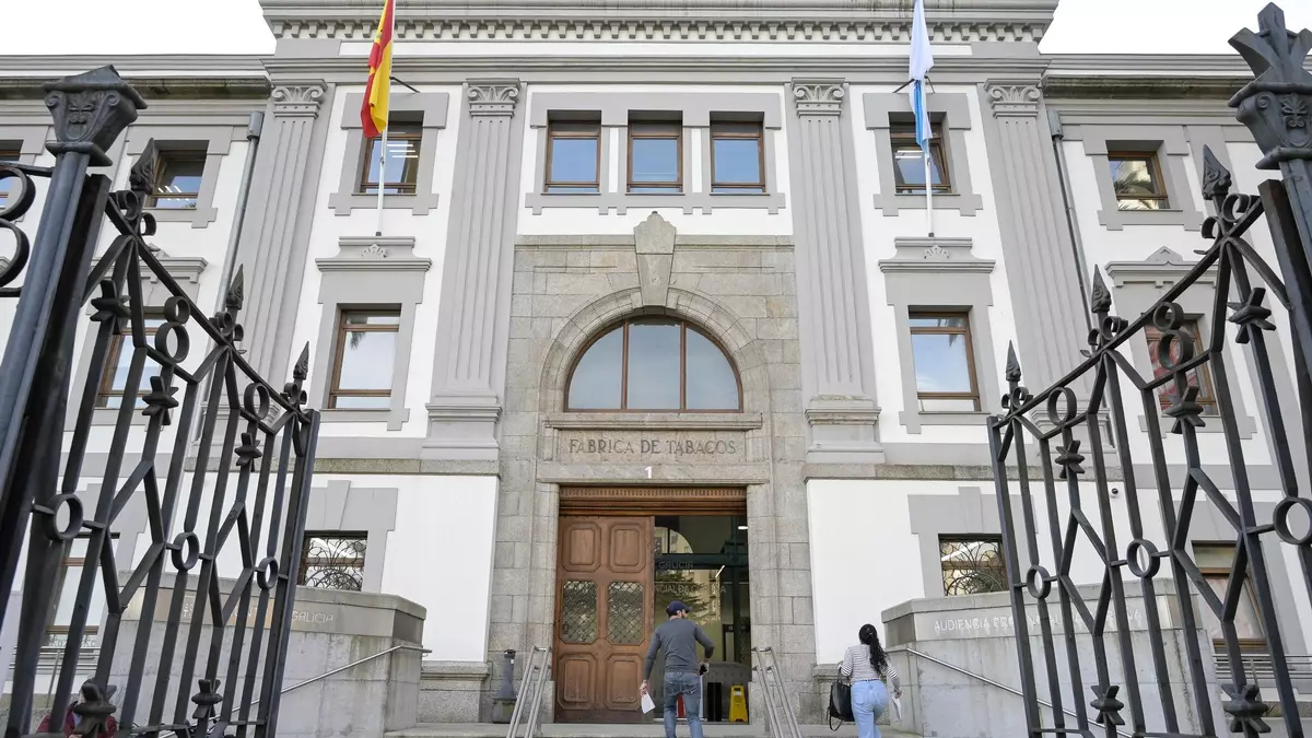 A juicio un hombre por insultos racistas en A Coruña: «Negro de mierda, vete a tu puto país»