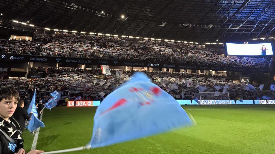 Aspecto de la grada de Marcador el día del Barcelona en Balaídos