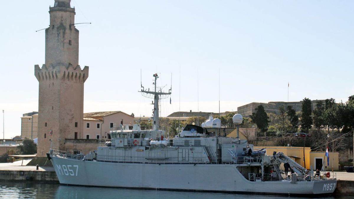El buque cazaminas de los Países Bajos, ‘Makkum’, a su llegada ayer a Palma.