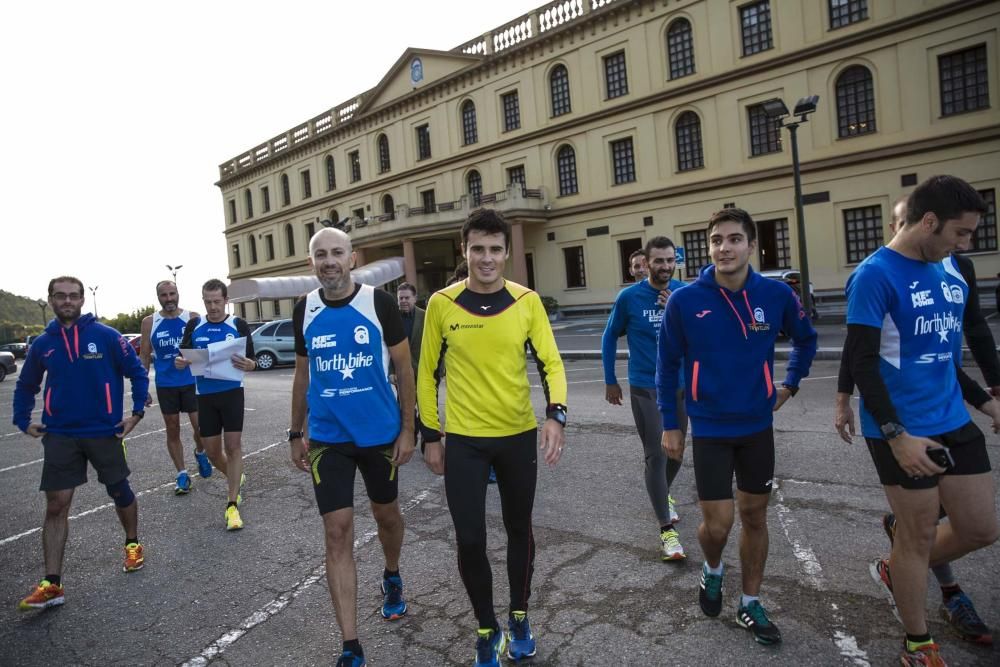 Javier Gómez Noya entrenando en el Centro Asturiano de Oviedo