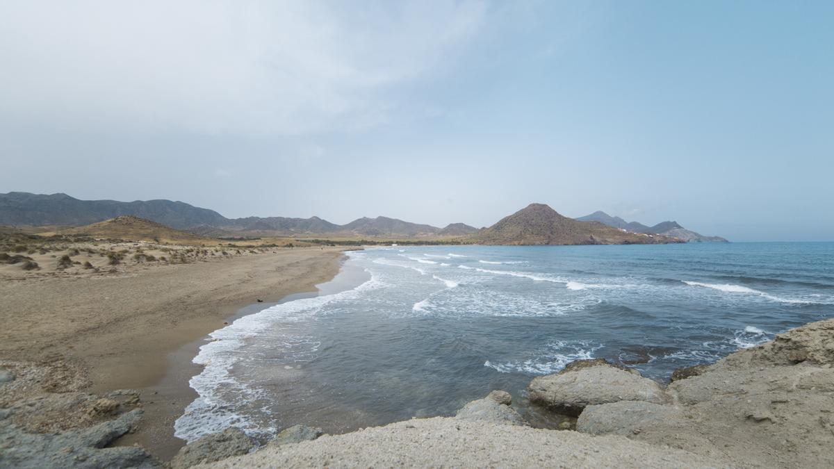 Playa de los genoveses, en Cabo de Gata (Almería). TURISMO DE ANDALUCÍA