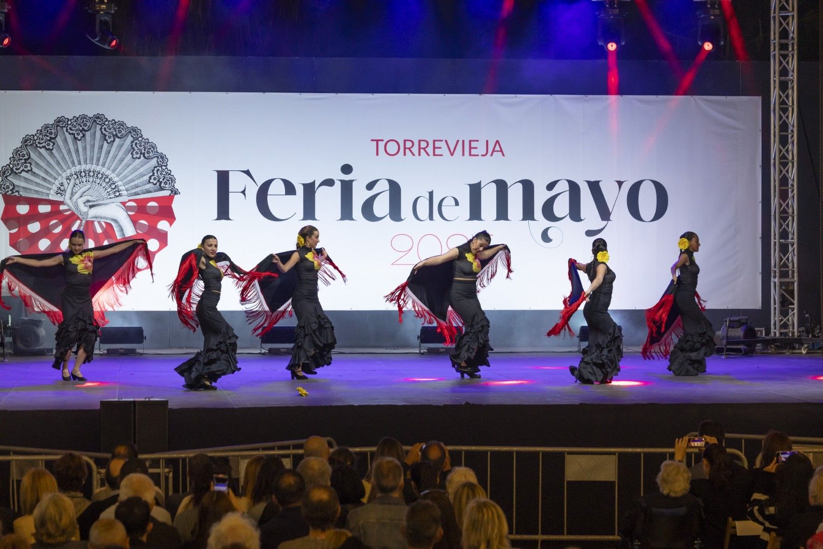Por sevillanas en la Feria de Mayo de Torrevieja 2025