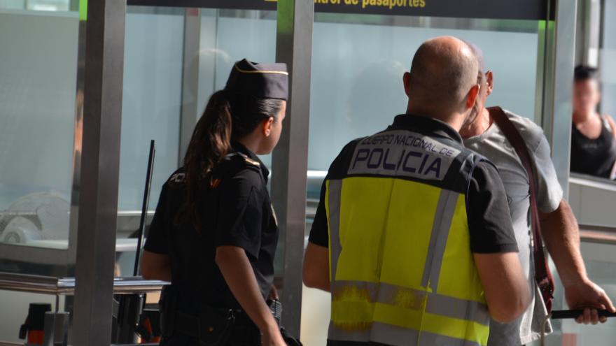 Tres detenidos en el aeropuerto de València