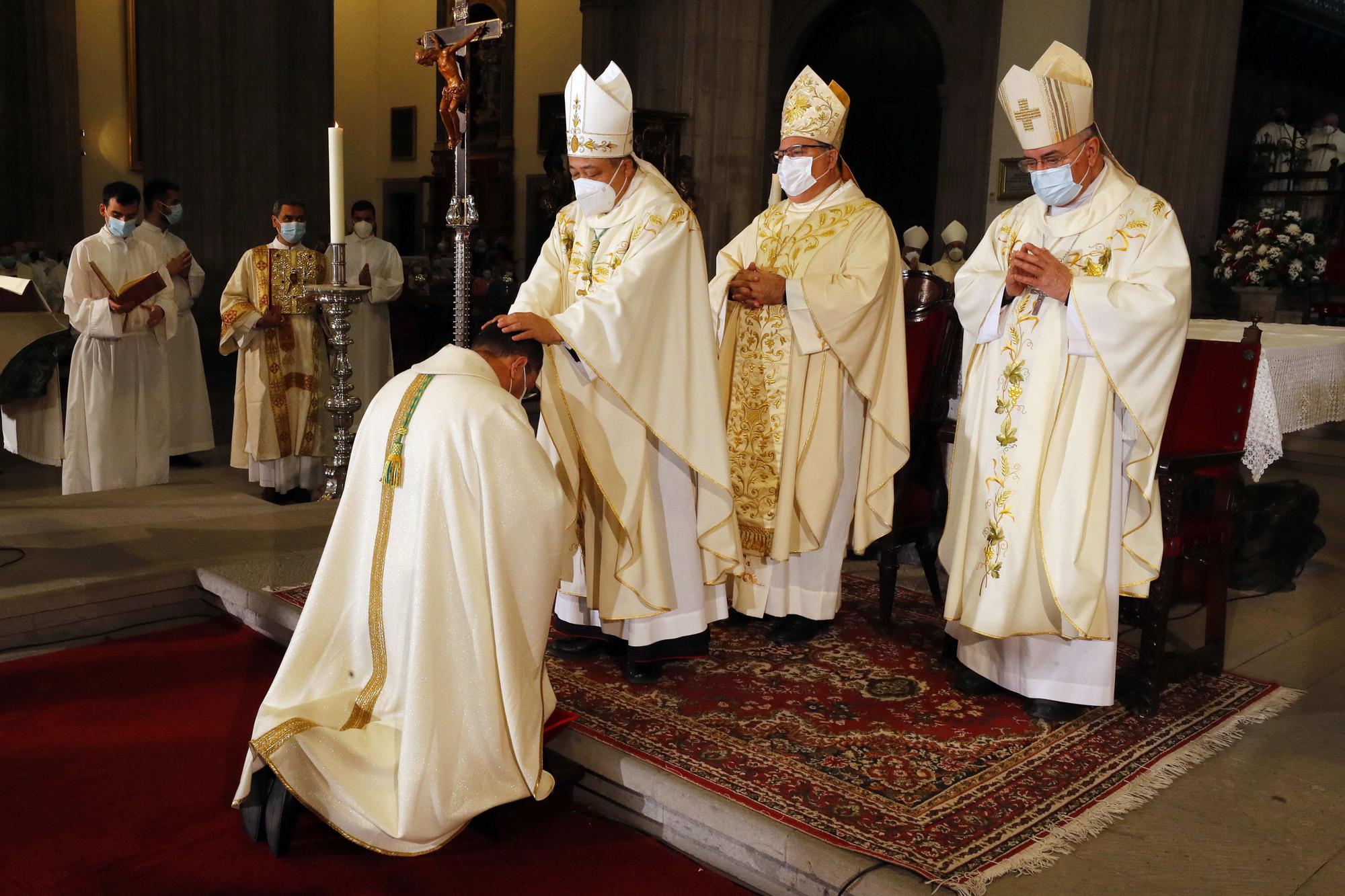 Acto de ordenación de Cristóbal Déniz como nuevo obispo auxiliar de la Diócesis de Canarias