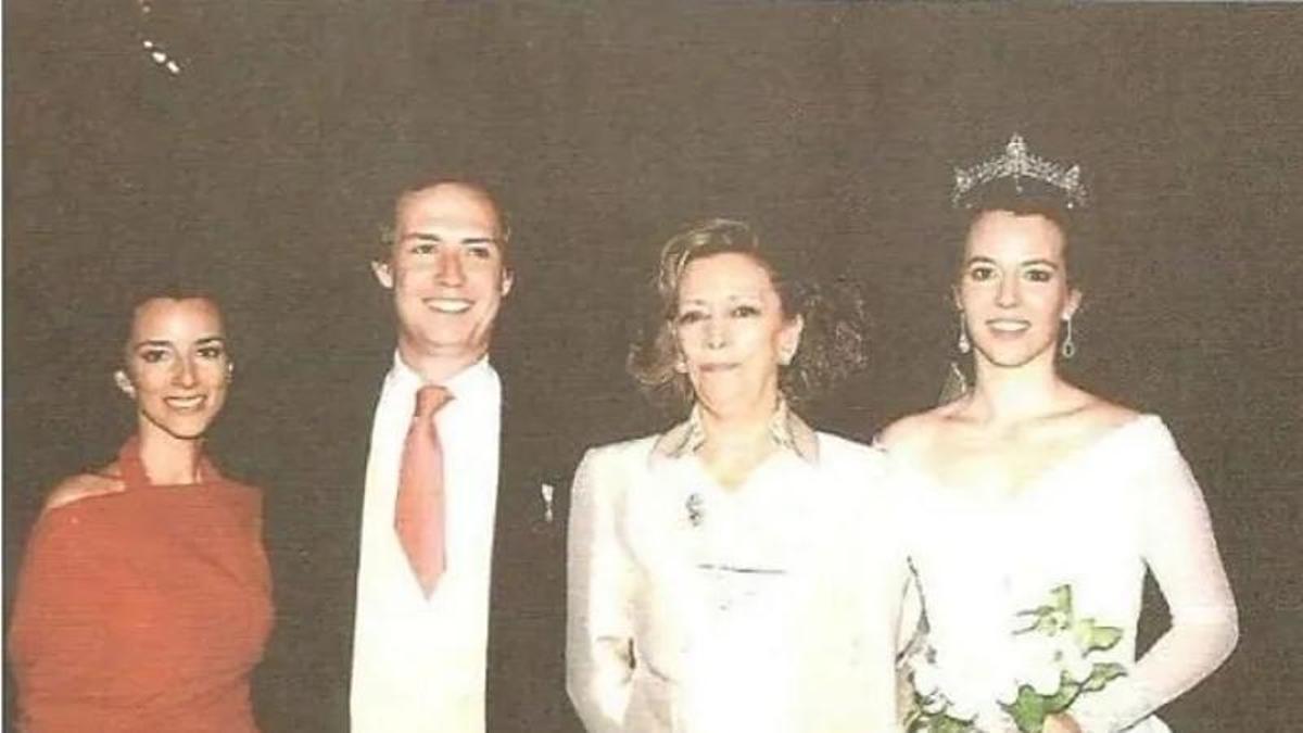 La duquesa de Osuna, junto a sus hijas y uno de sus yernos.