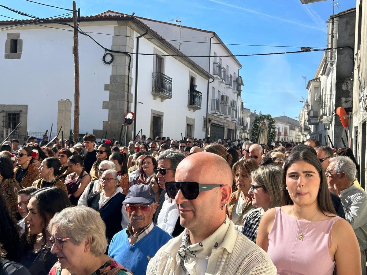 FOTOGALERÍA | El municipio cacereño de Zarza la Mayor se vuelca con el Domingo de los Tiros