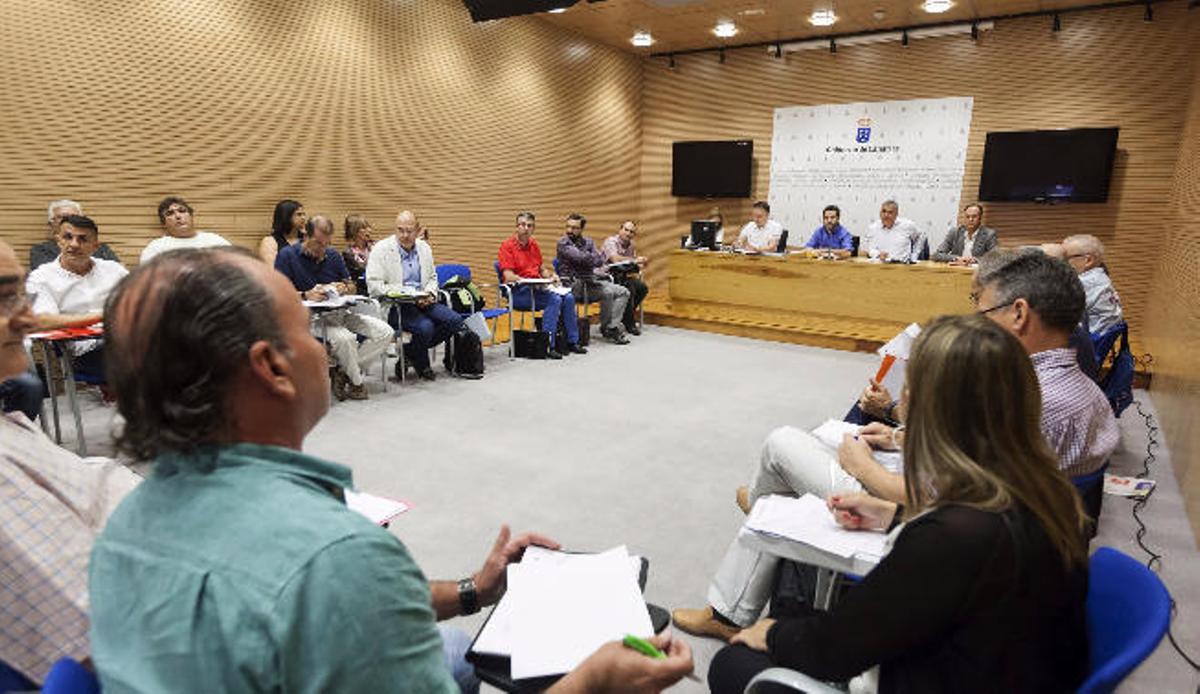 El Ejecutivo convertirá en fijos a 10.300 empleados interinos en cinco años