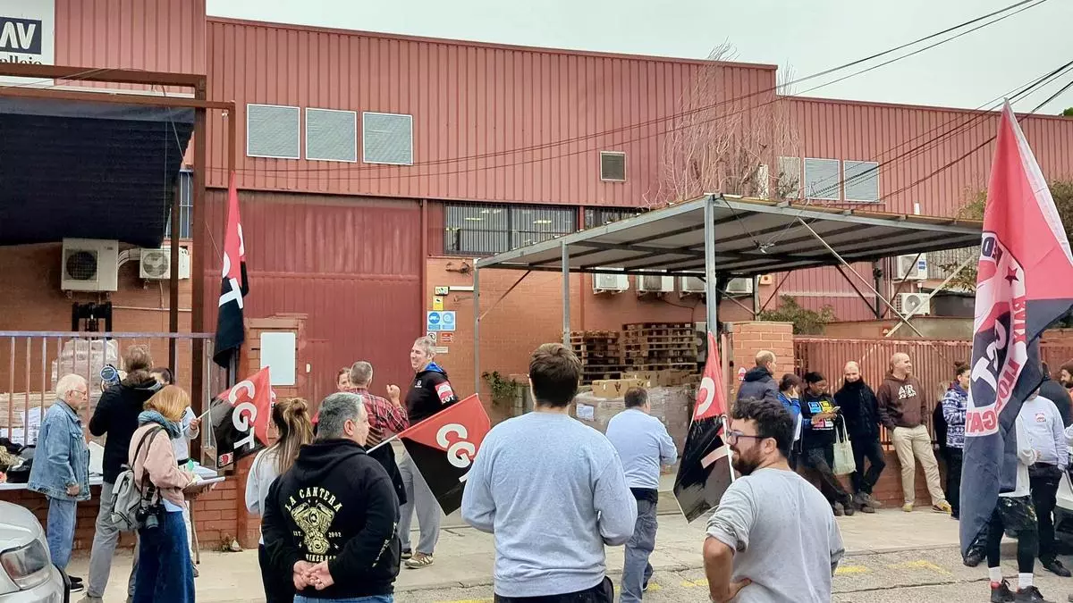 La CGT alerta de dos accidentes laborales en la fábrica Acrylicos Vallejo de Vilanova i la Geltrú por deficiencias en las instalaciones
