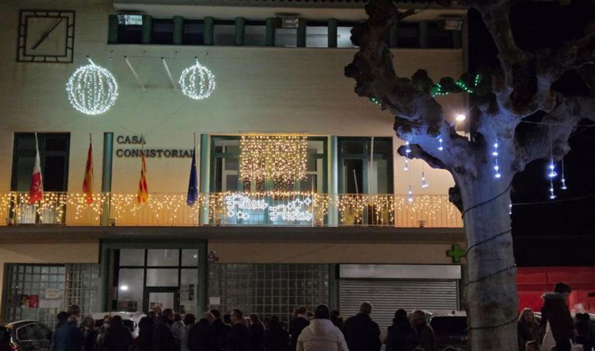 Las luces navideñas iluminaron las calles de Grisén.