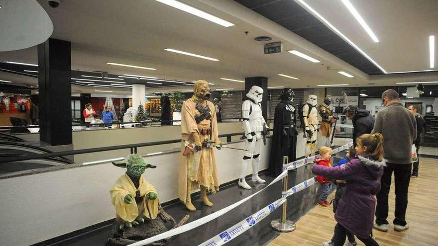 Star Wars se traslada al Centro Comercial Arousa.  // Iñaki Abella