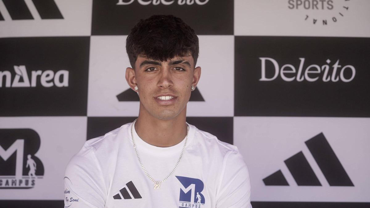 Entrevista amb el futbolista berguedà del FC Barcelona Marc Bernal al campus que organitza a Berga